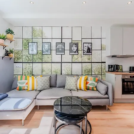 Iconic Characters Apartment Berlin